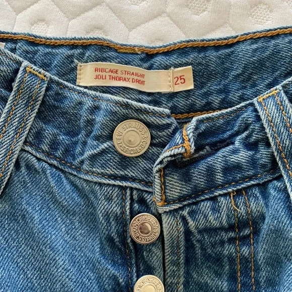 Levi’s Ribcage Straight Jeans - Picture 6 of 8